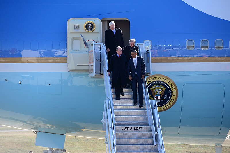 File:President Barack Obama is accompanied by Sens. Lamar Alexander and Bob Corker, and Congressman Jim Duncan as they exit Air Force One at McGhee Tyson Air National Guard Base, Tenn., Jan. 9.jpg