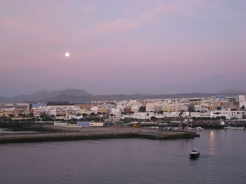 File:Puerto del Rosario, Fuerteventura.jpg