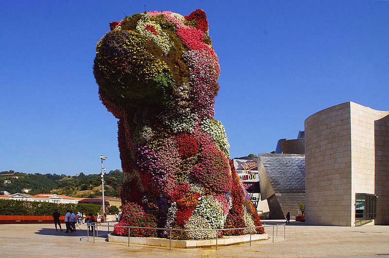 File:Puppy das 12.4 m hohe Kunstwerk von Jeff Koons vor dem Guggenheim Museum Bilbao Baskenland Spanien Foto Wolfgang Pehlemann DSC00293.jpg