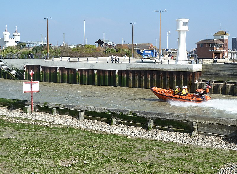 File:RNLI RIB B-779 Blue Peter 1 speeding up the Arun (geograph 4864592).jpg