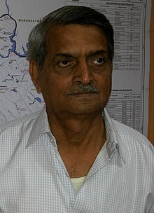 Telangana hindistonlik afsonaviy muhandis R Vidyasagar Rao o'zining xonalarida iyul 2015.jpg