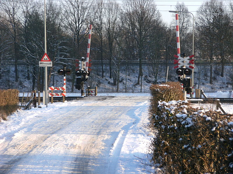 File:Railway Crossing near Maastricht.JPG