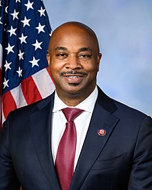 Rep. Kwanza Hall officiële foto 117th Congress.jpg