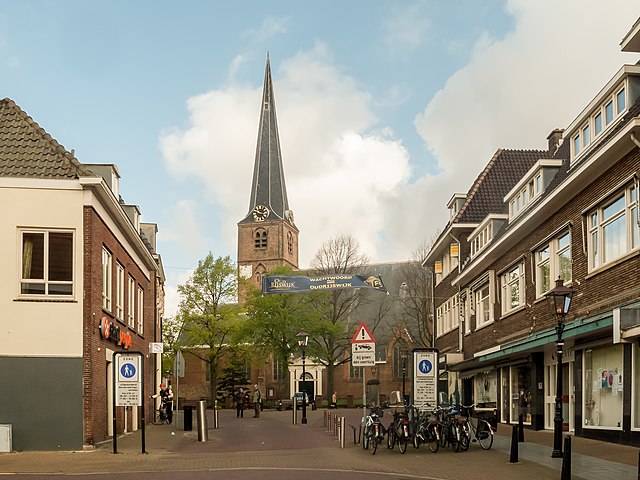 Rijswijk, church (de Oude Kerk) in the street