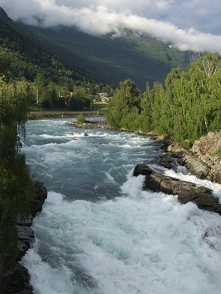 File:River Bøvra in Lom.JPG