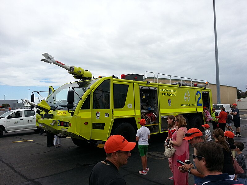 File:Rosenbauer airport firefighting vehicle at Gold Coast Airport 2.jpg