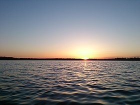 Восход на озере Рушонс весной 2015 года