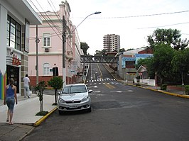 De straat Rua Júlio de Castilhos in Taquara