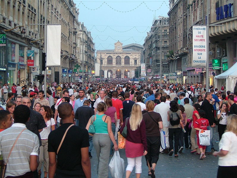 Fichier: Rue Faidherbe seillers de la Braderie de Lille 2005.jpg