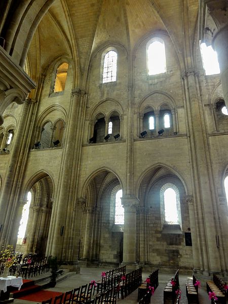 File:Saint-Leu-d'Esserent (60), église St-Nicolas, nef, 1ère campagne côté sud.jpg