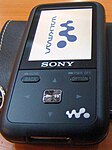 Archivo:2011 Sony WM MP3 NWZ-B163FR active-display.jpg - Wikipedia