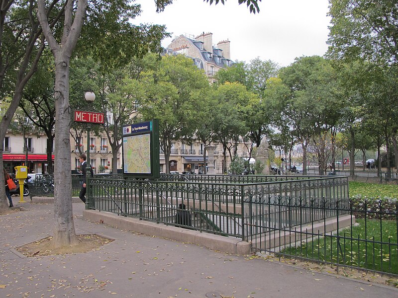 File:Station métro La-Tour-Maubourg - IMG 3430.jpg