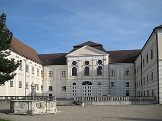 Abbey courtyard Stift Geras 080523 5.jpg