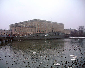 Stockholm_Palace_north_facade_March_2007.jpg
