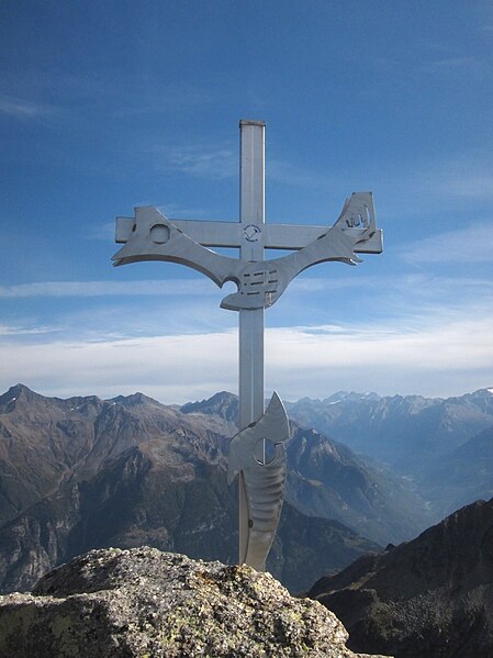 File:Summit cross of Mount Pizzaccio 2589masl - Sondrio, Lombardy, Italy - 2019-10-13.jpg