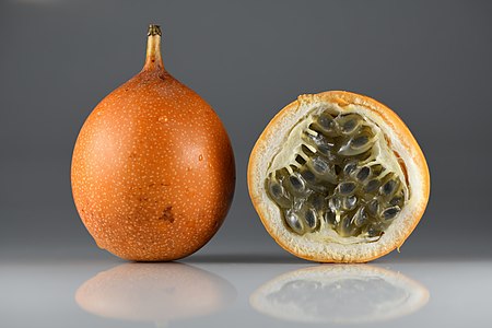 Sweet granadillas (Passiflora ligularis) - whole and cross section