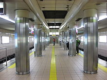 Tanimachi 6-chome Station Tanimachi line Platform.JPG