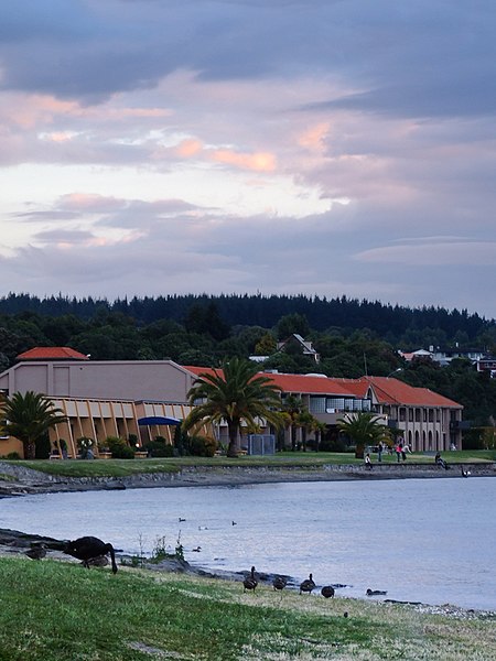 File:Taupo Waterfront (6556084123).jpg