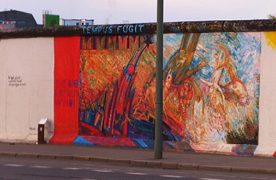 «Большой кремлёвский ветер», 1989 год, роспись на Берлинской стене.
