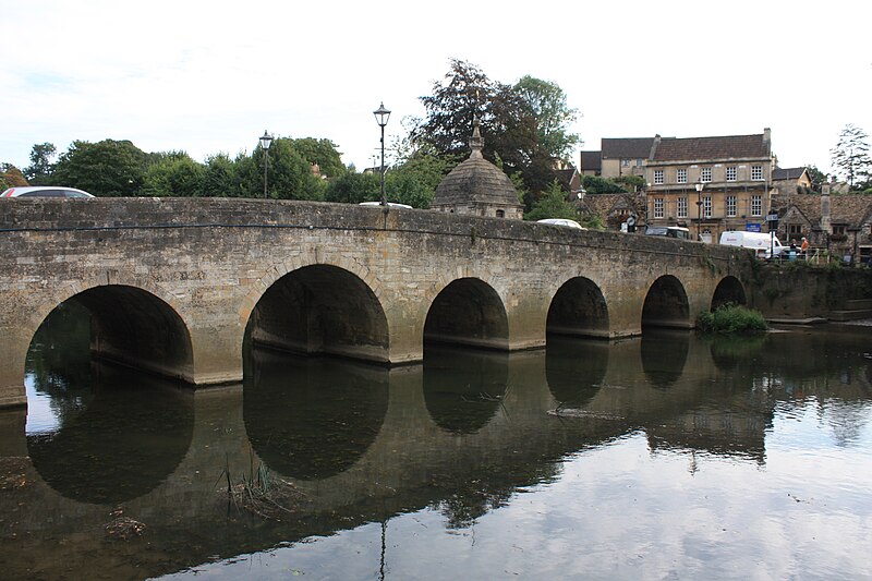 File:The Town Bridge, Bradford-on-Avon.JPG