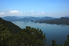 Danau Qiandao (千岛湖, harfiah: Danau Kepulauan Seribu)