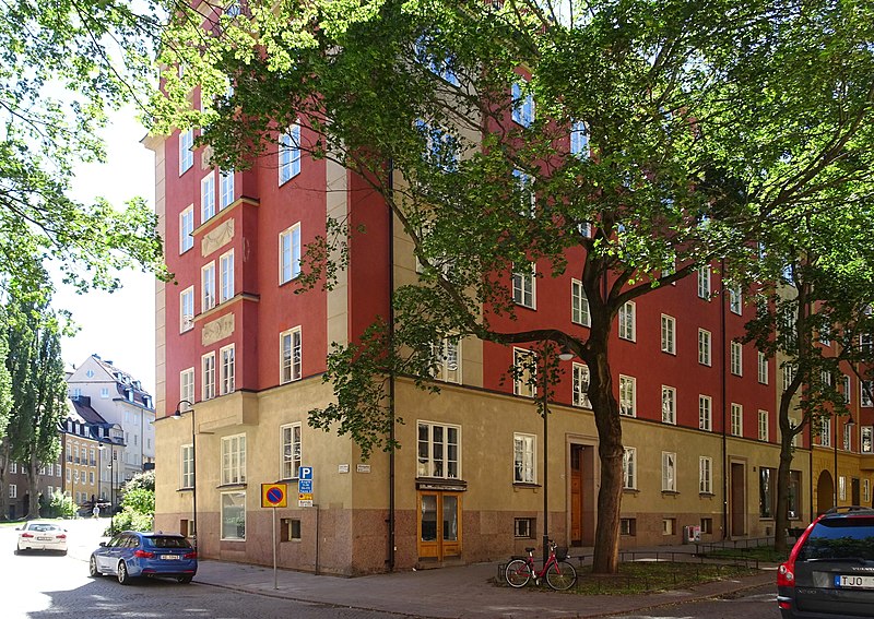 File:Tysta gatan 11, Lützengatan 12, juni 2019.jpg