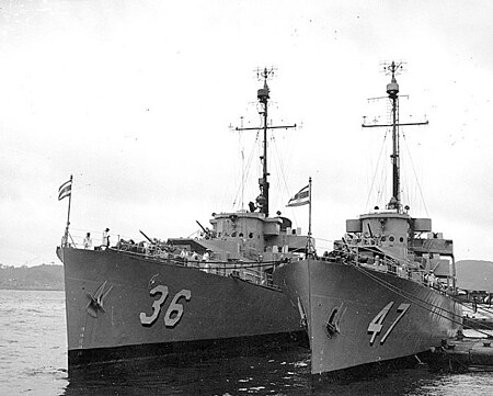 ไฟล์:USS Glendale and USS Gallup.jpg