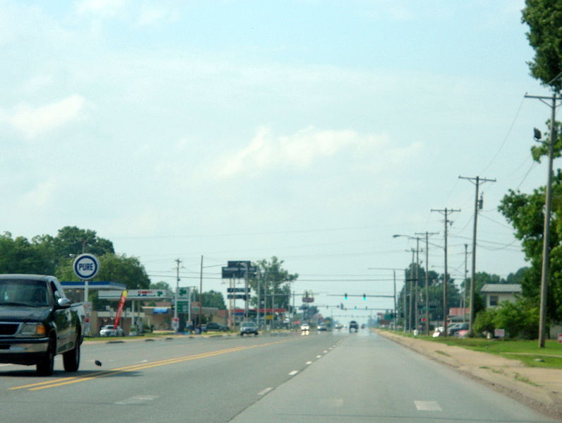 File:US 65 in Dumas, Arkansas.jpg