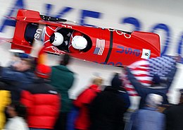 Marinha dos EUA 020216-N-3995K-002 Jogos Olímpicos de 2002 - Equipe de Bobsled dos EUA.jpg