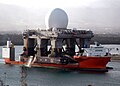 MV Blue Marlin připlouvá do Pearl Harboru se zařízením Sea-based X-band Radar, určeným pro protiraketovou obranu. Loď připlula z Corpus Christi v Texasu.
