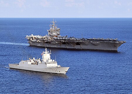 Tập_tin:US_Navy_101019-N-1324F-255_The_aircraft_carrier_USS_Enterprise_(CVN_65)_and_the_Norwegian_navy_frigate_HNoMS_Nansen_(F_310)_are_underway_in_the_Atl.jpg