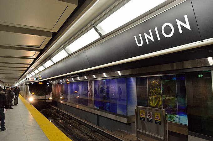 Включи станцию поп. Юнион-Стейшн (станция метро). Станция Юнион Торонто. Metro Station Toronto. Метрополитен Торонто Toronto Subway станции.