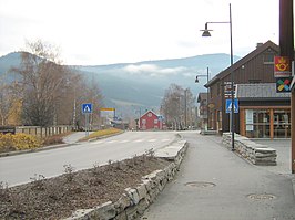 Uitzicht op de hoofdstraat van Vågåmo