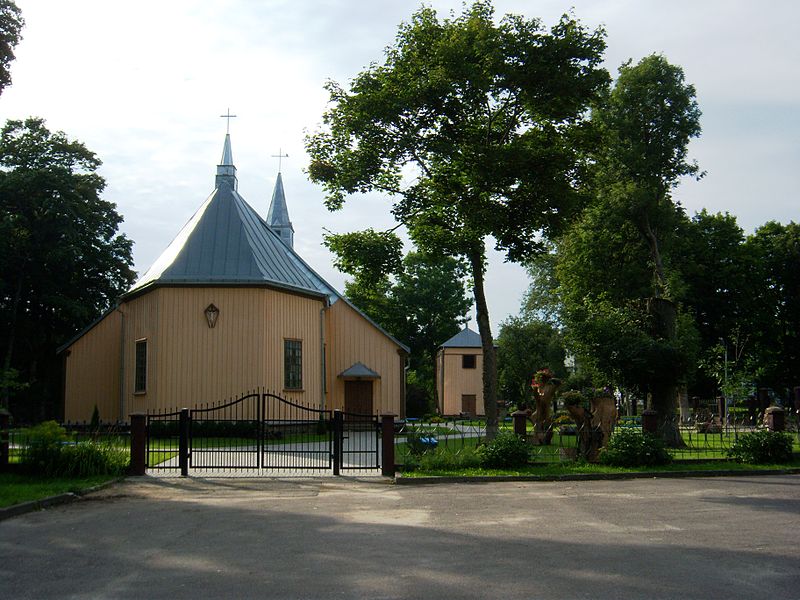 File:Vėžaičių katalikų bažnyčia.JPG