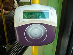 Valideur présent dans les bus et tramways du réseau RATP.
