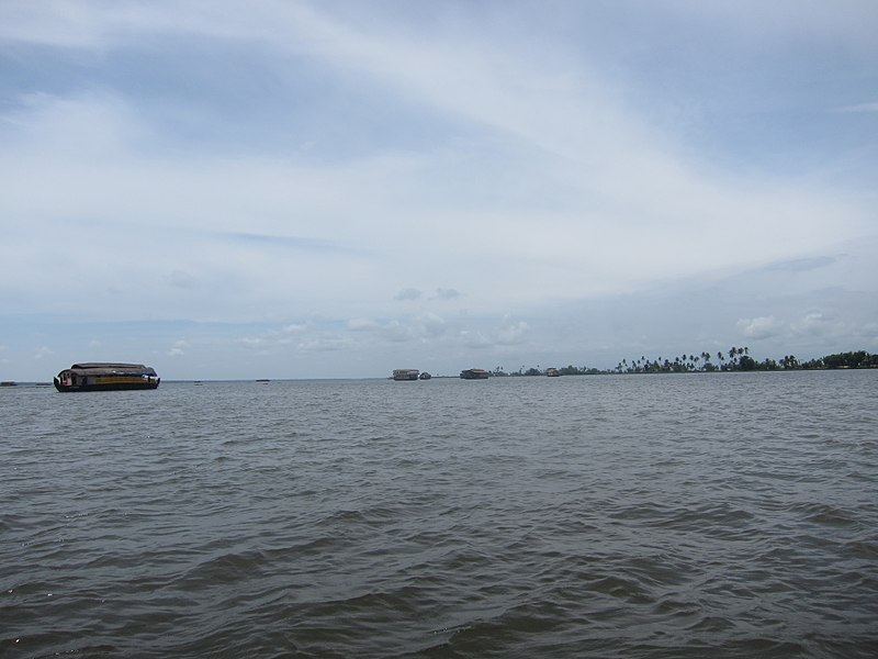 File:Vembanad Lake, Alapuzha.jpg