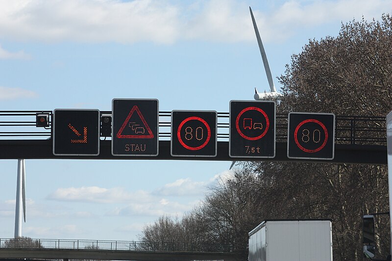 File:Verkehrszeichen auf der Bundesautobahn 20090320 001.JPG