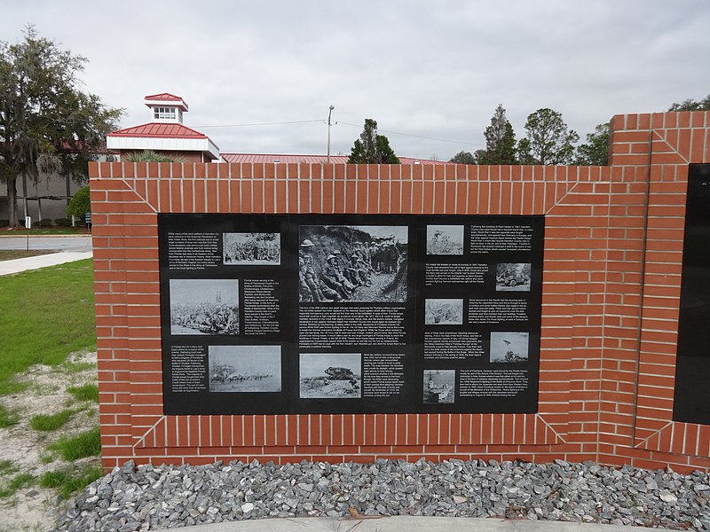 File:Veterans Memorial Park wall (left), Jasper.JPG