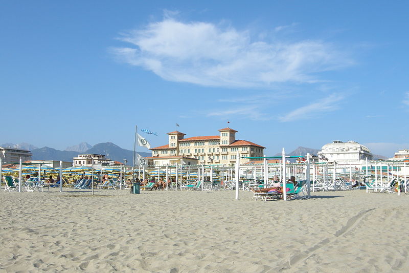 File:Viareggio, Italy.JPG