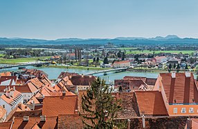 Pogled na most za pešce in kolesarje s ptujskega gradu