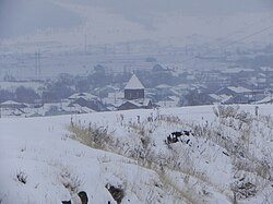 Ddmashen veelage view frae the road in winter