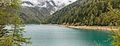 Wandeltocht rond Lago di Pian Palù (1800 m). in het Nationaal park Stelvio (Italië). Zicht op Lago di Pian Palù.