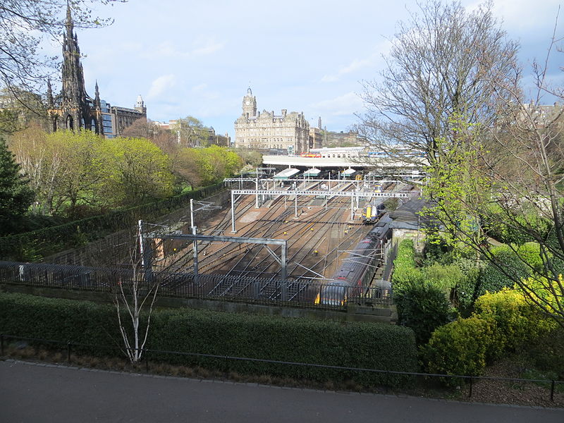 File:Waverley Station from Princes Street Gardens, Edinburgh, April 2014 (13920343103).jpg