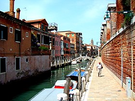 The Tourist in Venice canal