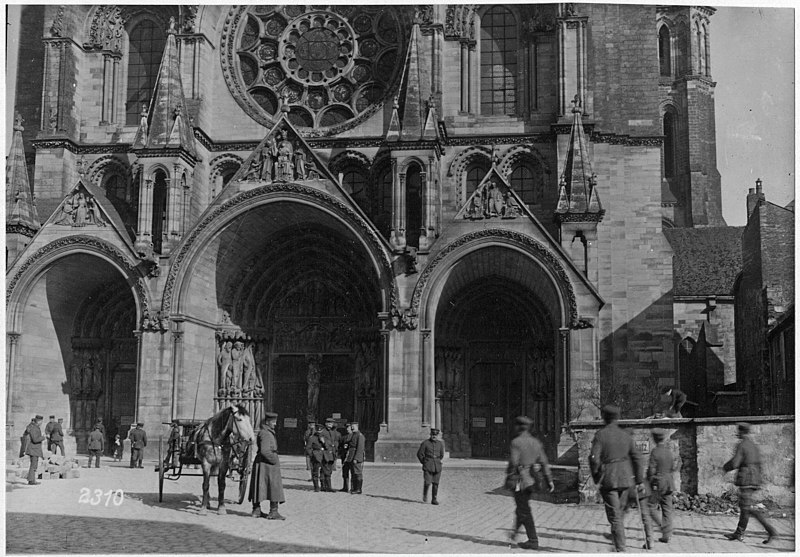 File:Western Front. In Front of the cathedral of Laon. March 1917 - NARA - 17390490 - cropped.jpg