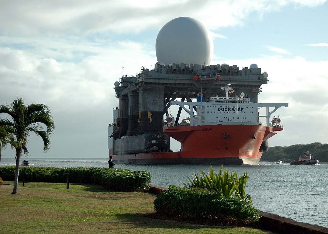 1280px-X_band_radar_platform_entering_Pearl_on_Heavy_lift_Marlin.jpg