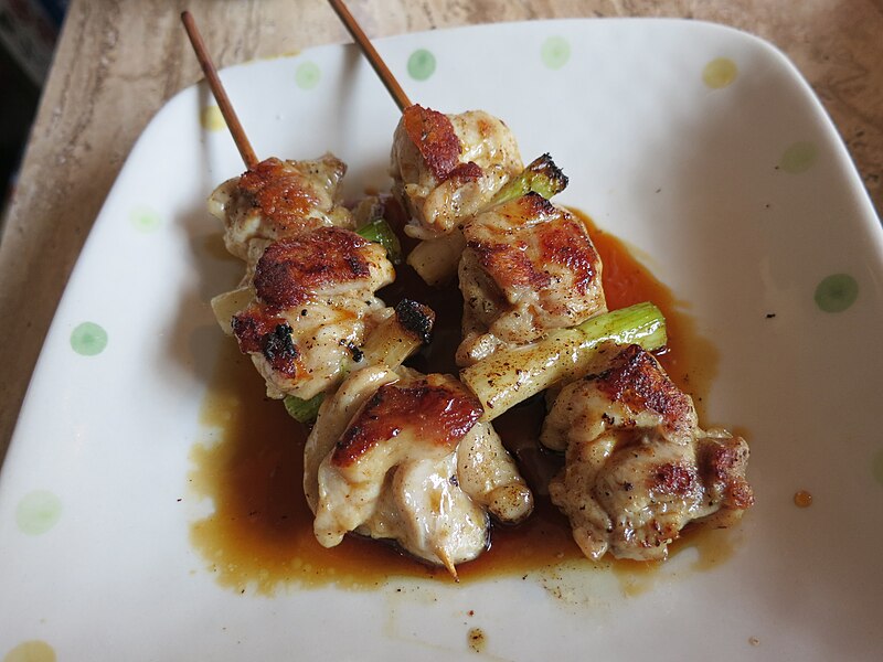 File:Yakitori at Shiro (10147421045).jpg