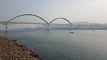 Железнодорожный мост Ичан через реку Янцзы 20160217.jpg 