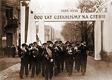 "For 600 years we have been waiting for you (1335-1938)." An ethnic Polish band welcoming the annexation of Trans-Olza by Poland in Karvina, October 1938 Zaolzie karwina 1938.jpg