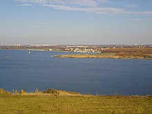 Blick vom Aussichtsturm Bistumshöhe über den Cospudener See, Richtung Hafen Zöbigker